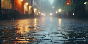 我的雨天这句歌词出自哪首歌？