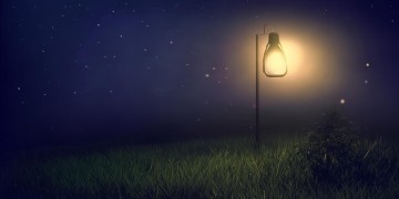 他在夜幕中唱的是哪首歌？