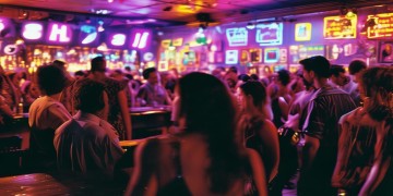 酒吧蹦迪最早的歌究竟是什么？