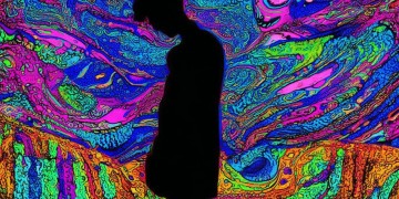 背景里的那个人究竟是哪首歌？